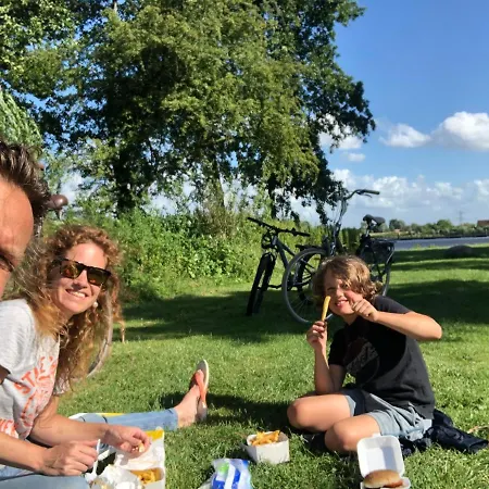 Traditional Family With Garden At Countryside Amsterdam Penzion Landsmeer