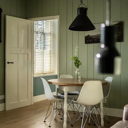 Traditional Family With Garden At Countryside Amsterdam Bed & Breakfast Landsmeer
