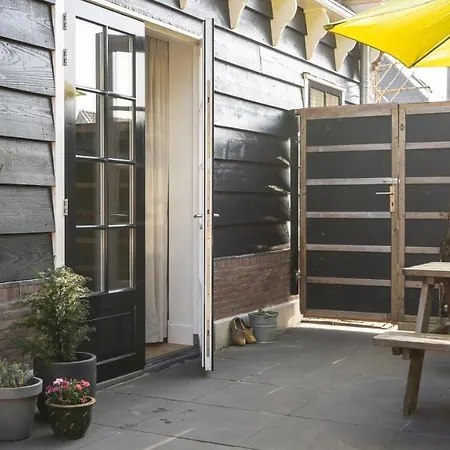 Guest house Traditional Family With Garden At Countryside Amsterdam 4*