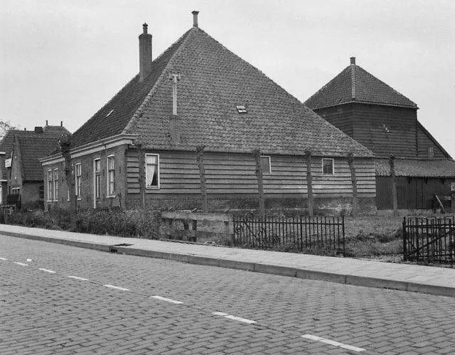 Traditional Family With Garden At Countryside Amsterdam